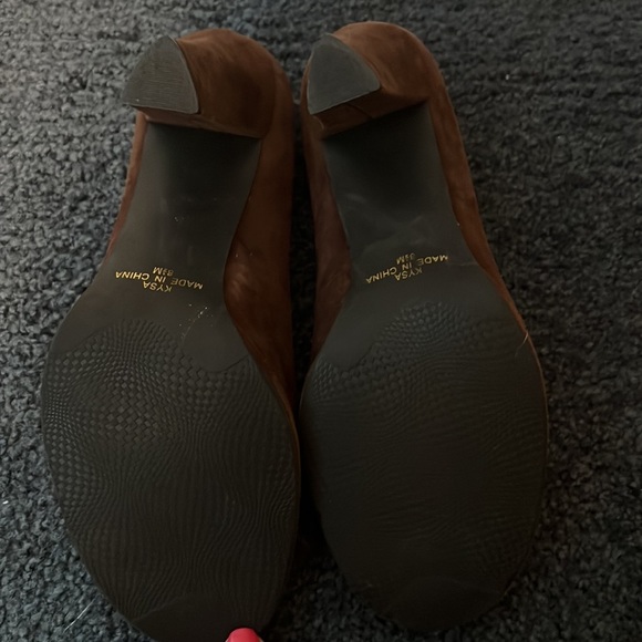 Apostrophe brown suede heel shoes size 8.5 - Picture 3 of 3